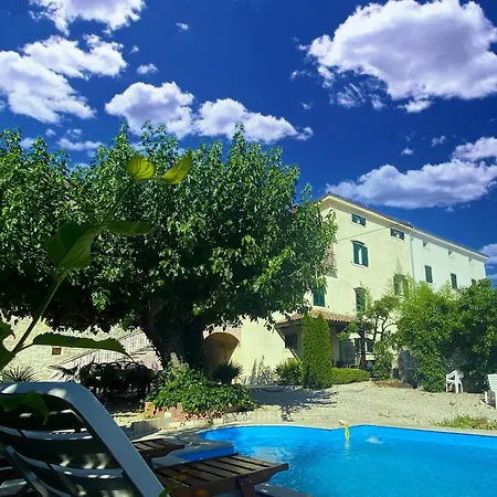 Angiolina Villa *